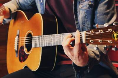 Het F-akkoord op gitaar in 5 stappen