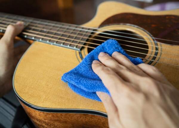 Gitaar schoonmaken