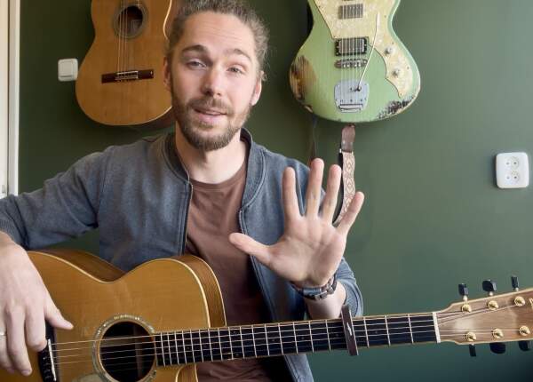 Dancing in the dark op gitaar